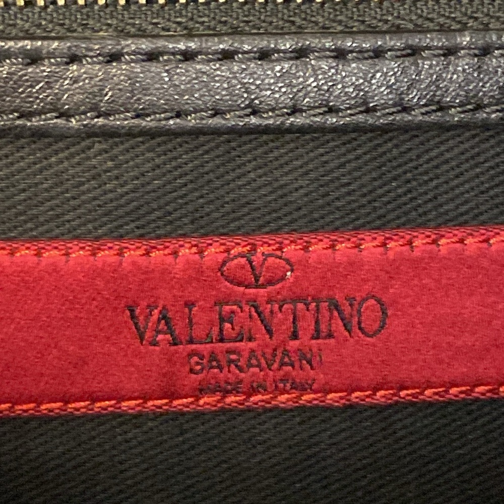 Valentino Garavani Rockstud Black Leather Pouch - Picture 8 of 11